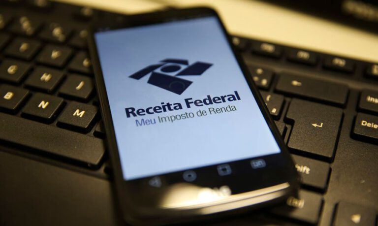 Imposto de Renda 2023: Receita paga lote residual de restituição nesta quinta