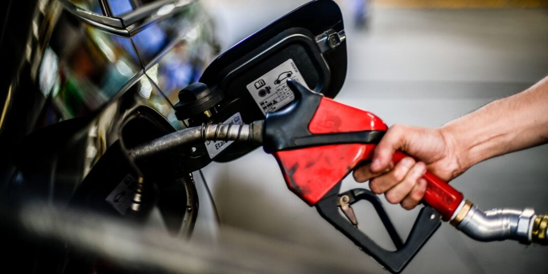 gasolina-fica-5,18%-mais-cara-a-partir-de-hoje-nas-refinarias