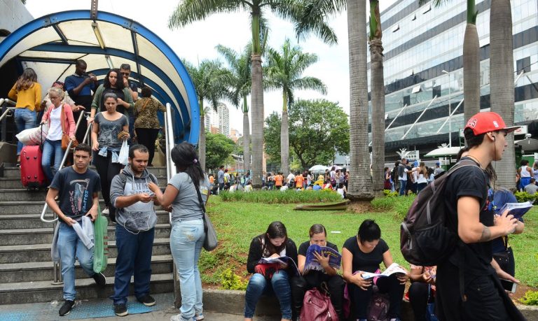 Índice de abstenção no primeiro dia do Enem cai para 26,6%