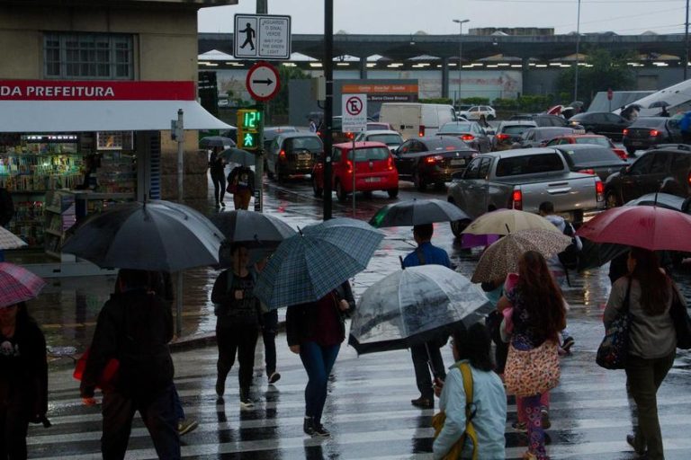 Sexta-feira terá chuva e risco de temporal no RS