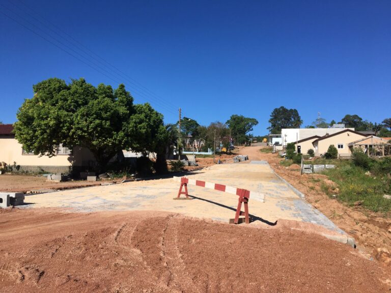 Obras de pavimentação transformam ruas em Barão do Triunfo: Mais conforto e desenvolvimento para a comunidade