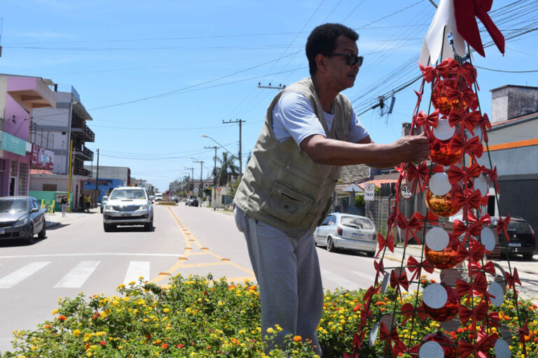 Prefeitura de Tapes inicia montagem da ornamentação natalina