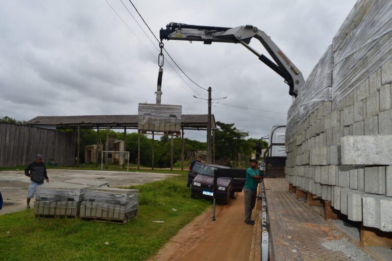 Prefeitura de Tapes inicia os preparativos para o calçamento do bairro Arroio Teixeira