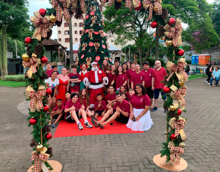 Grupo Tocando e Encantando de Sentinela do Sul se apresenta em Caxias do Sul