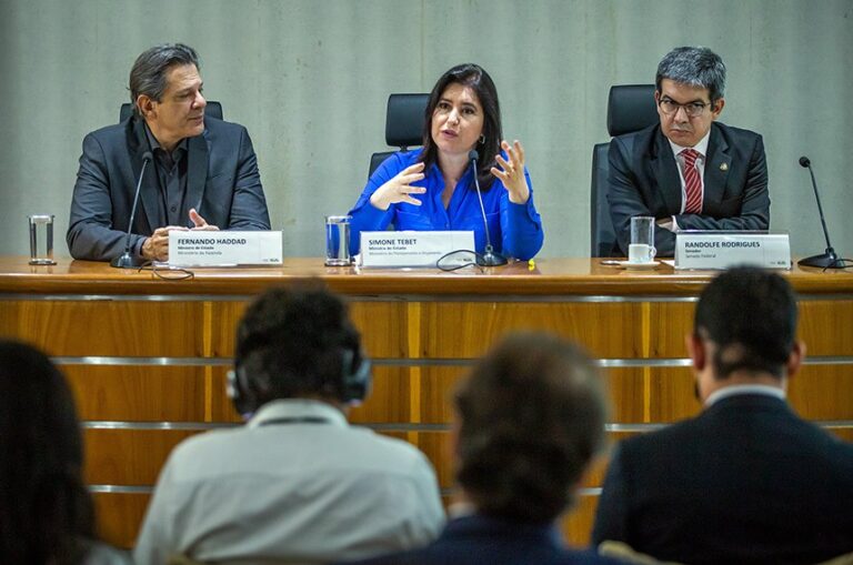 Congresso faz cortes no Farmácia Popular, vale-gás e Fies