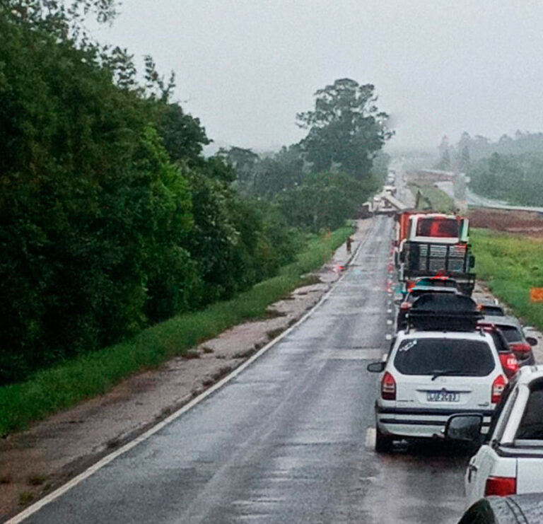 Trânsito lento entre os Km 307 e 308 em Guaíba