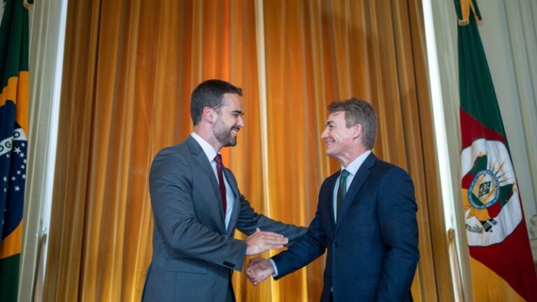 Eduardo Leite reassume o governo e anuncia novo concurso do magistério