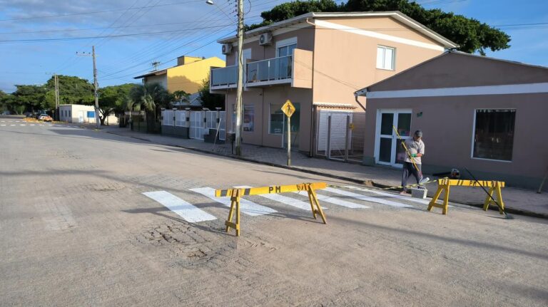 Revitalização das faixas de segurança em Arambaré