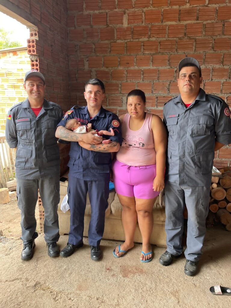 Bombeiros salvam bebê recém nascida