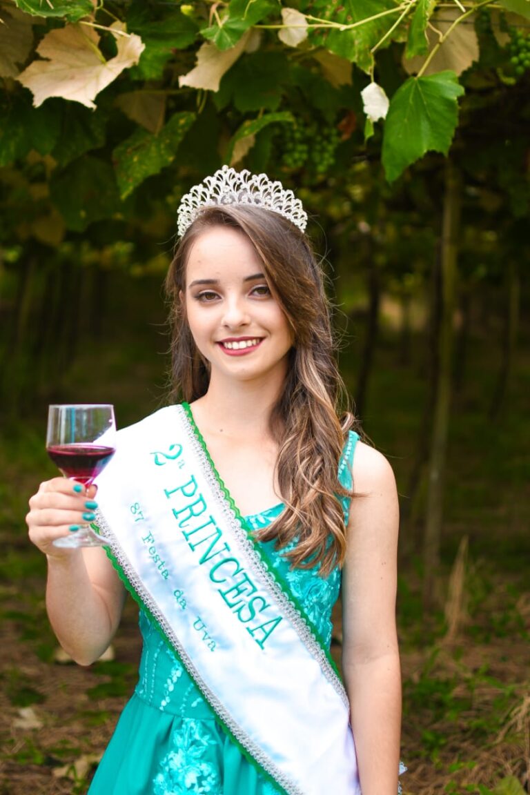 Letiani Ericksson: A jovem que encantou como 2ª Princesa da Festa da Uva 2024 de Barão do Triunfo