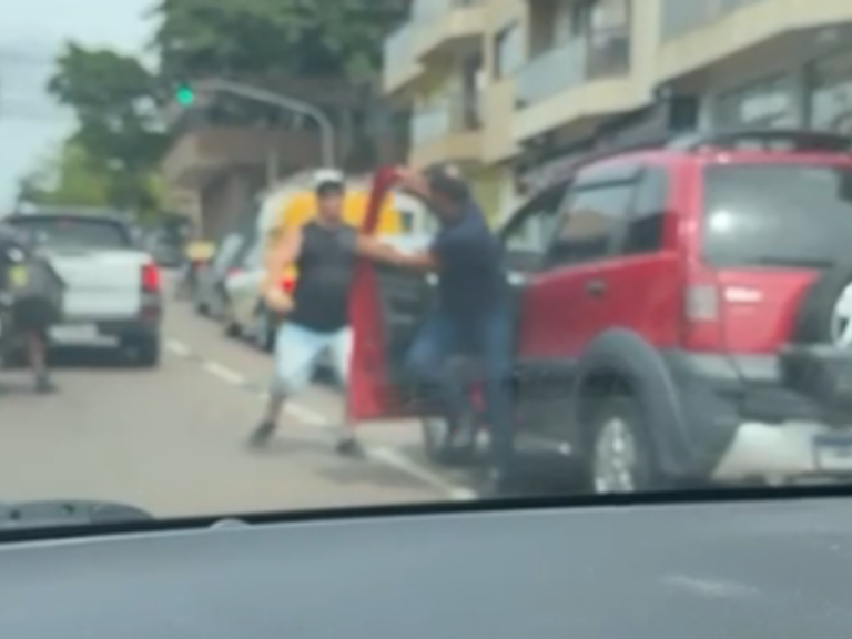 Briga de trânsito é flagrada em Camaquã