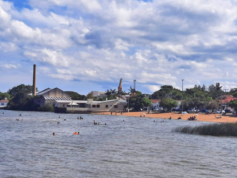 Águas próprias para banho em Barra do Ribeiro