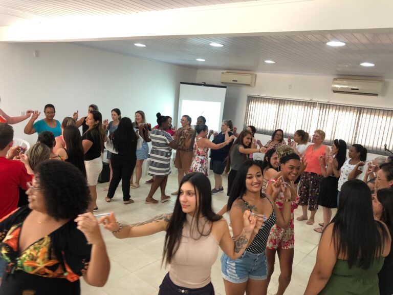 Auxiliares pedagógicos participam de encontro de formação em Tapes