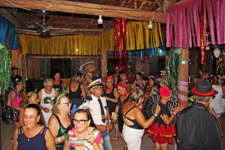 Baile de carnaval Grupo da Terceira Idade Lago Azul