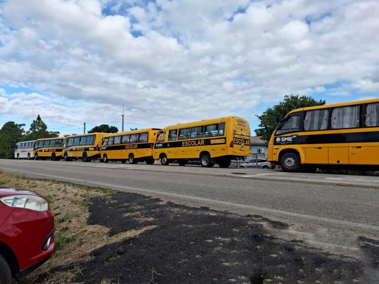 Quebra Molas em frente a Escola Gustavo Xavier em Arambaré