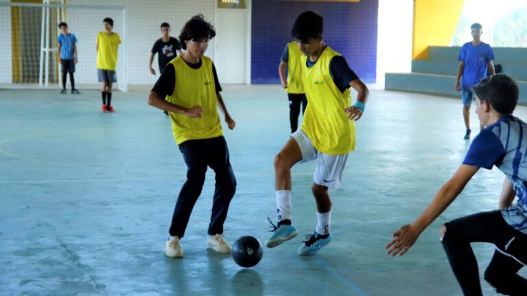 Iniciou as atividades da Escola de Futebol em Mariana Pimentel