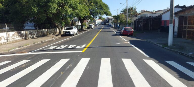 Nova sinalização de trânsito é feita em ruas do centro de Camaquã