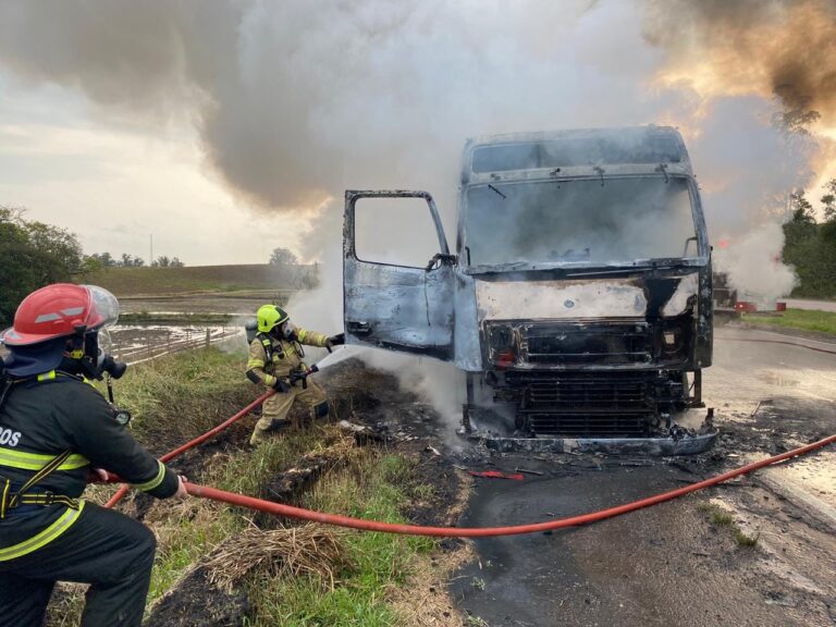 Incêndio em carreta na BR-116