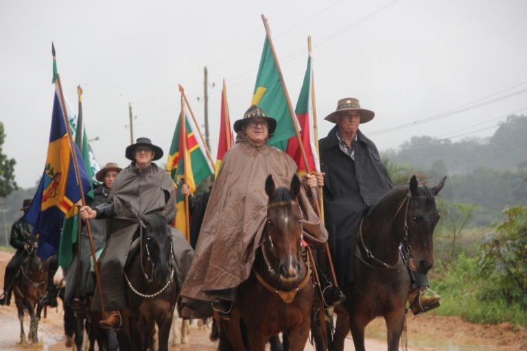 Cavalgada Marca Início dos Festejos Farroupilhas em Tapes