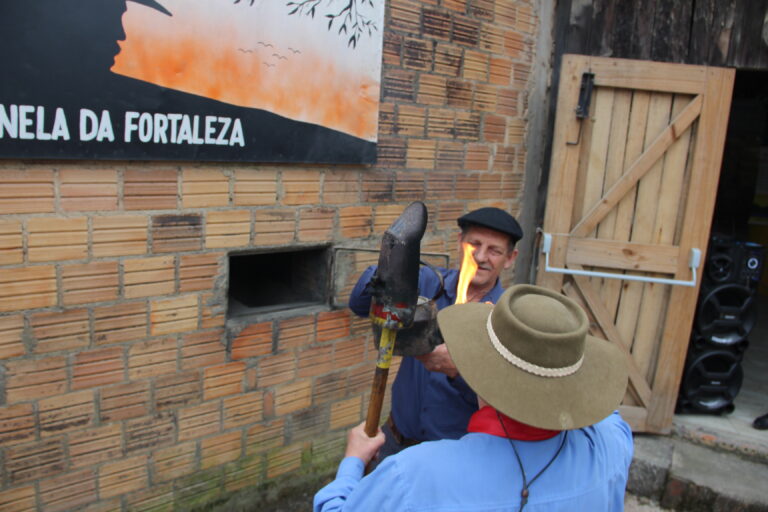 Chegada da Chama Crioula e início das festividades no CTG Sentinela da Fortaleza