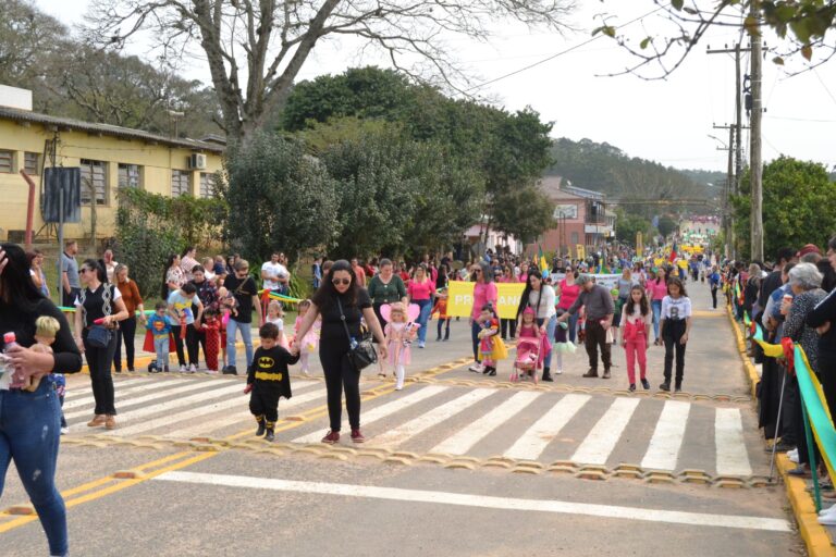 Desfile Cívico e Farroupilha de Mariana Pimentel