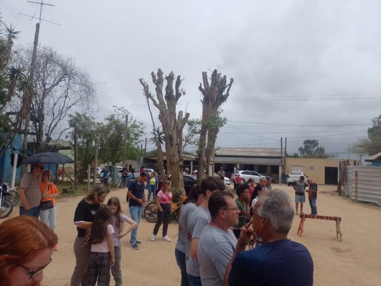 Manifestação na Ponte João Goulart em Arambaré